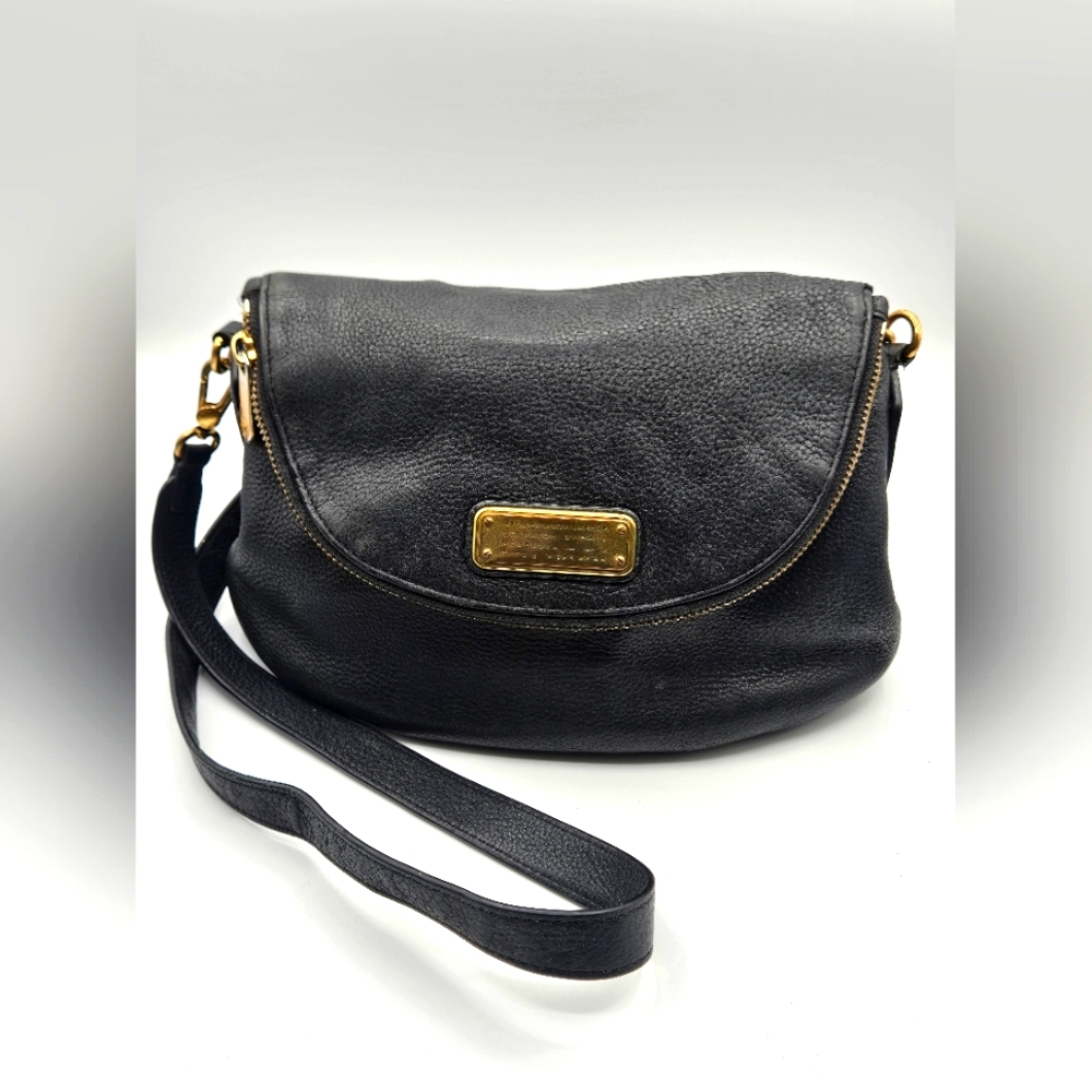 MARC JACOBS Leather Crossbody Gold Hardware Large Zipper Compartment
